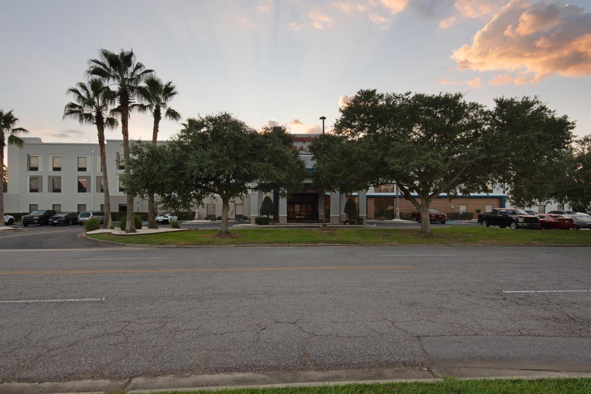 Hampton Inn & Suites Pensacola I-10 N At University Town Plaza Экстерьер фото