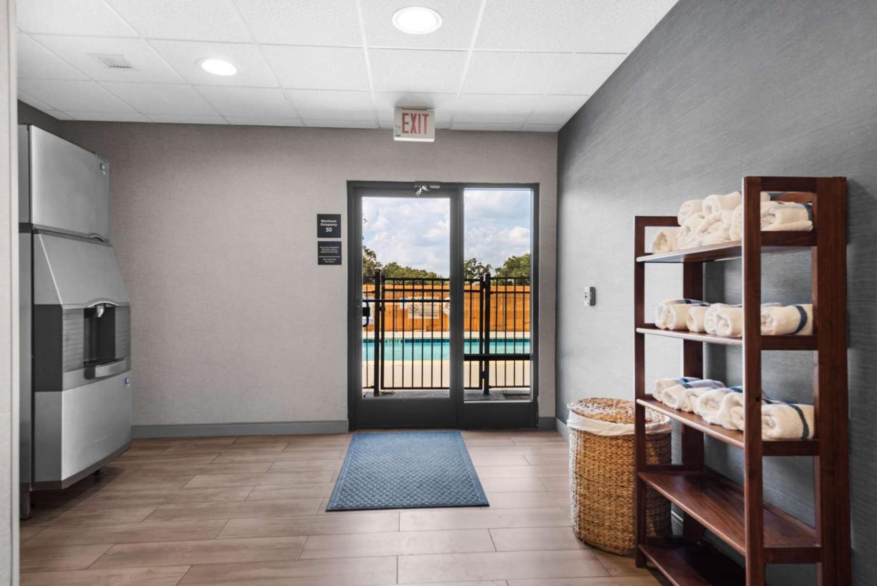 Hampton Inn & Suites Pensacola I-10 N At University Town Plaza Экстерьер фото